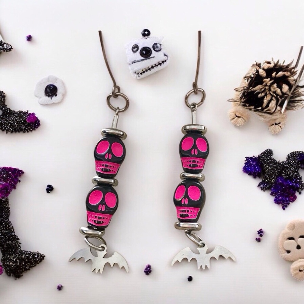 🆕 Skull and Bat Dangle Earrings Resin/Stainless Steel